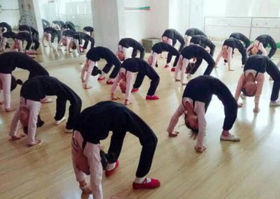 華彩少兒藝術(shù)培訓(xùn)加盟