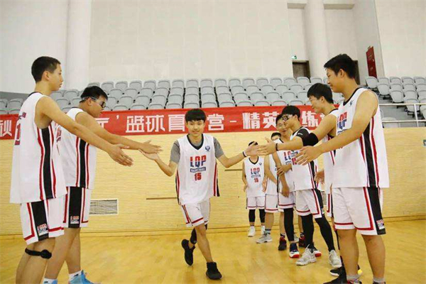李秋平青少年籃球俱樂部加盟
